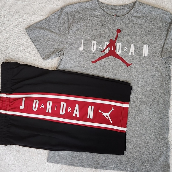 🆕️ Jordan Tee & Shorts - Picture 3 of 3
